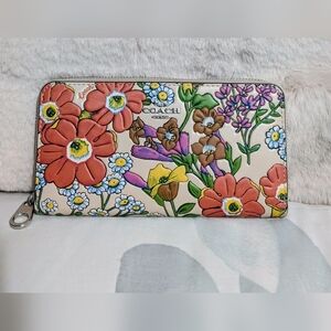 Coach Floral Zip Wallet - Cream with Floral Blooms